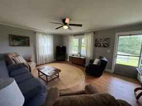 Farmhouse in Nathan's Creek with beautiful views - Image 4