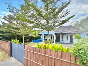 Tepak Nusuk Private Pool Homestay 5 Bedrooms 4 Bathrooms - Image 4
