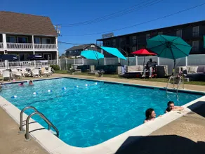 Cozy Poolside 1 BR in town | Fast WiFi - Image 2