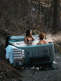 Couples Getaway with Hot Tub and Outdoor Shower - Image 4