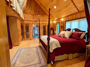 Large Mountain Lodge, Pet Friendly, w/ Hot Tub, and Sports Bar/Game Room. - Image 4