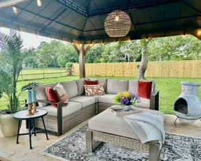 Bella’s by the Bay • Pet friendly, fenced yard - Image 3