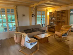 Cozy house with large garden - Image 3