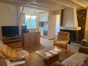 Cozy house with large garden - Image 2