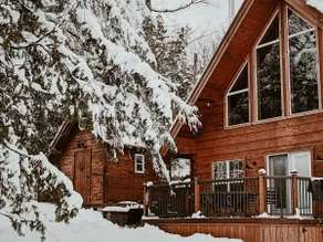 Maple Bend Cottages - Charming Wood Cottage - Image 2