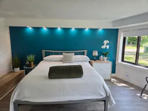 Freshly remodeled, modern & pet friendly unit! - Image 4
