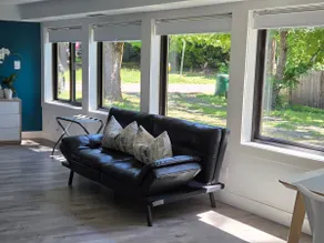 Freshly remodeled, modern & pet friendly unit! - Image 5