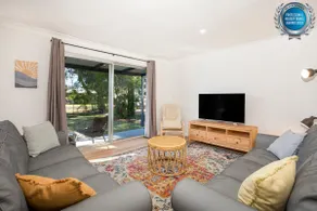 Nautilus Pet Friendly 5 Mins Walk to Bay - Image 2