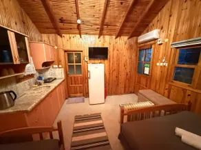 Bungalow with access to large garden near beach - Image 3