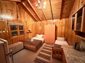 Bungalow with access to large garden near beach - Image 2