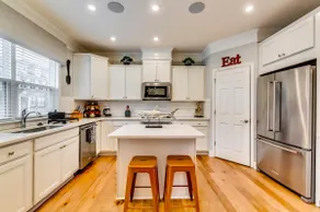Modern 4BR Retreat • Sleeps 8 • Near Mercedes-Benz - Image 4