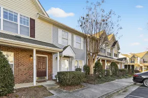 Modern Executive Townhome • Sleeps 6•Pool•FastWiFi - Image 3