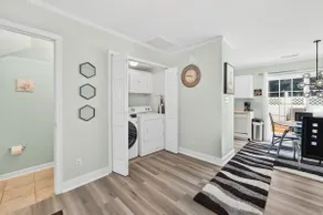 Modern Executive Townhome • Sleeps 6•Pool•FastWiFi - Image 5