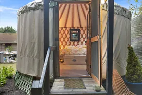 Luxurious Yurt Retreat 2 Mins to Sea-Tac Airport - Image 3