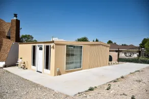 Golden Guesthouse Away from City Noise - Image 2