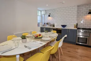 Arden Villa, sleeps 8, moments from the golden sandy beach of Ryde - Image 4