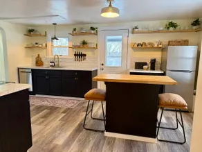 Mid-Century Burrell Bungalow - Image 5