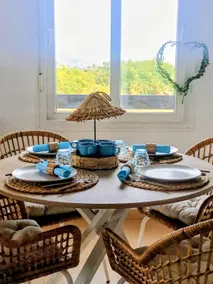 Beautiful coastal accommodation with a pool - Image 2