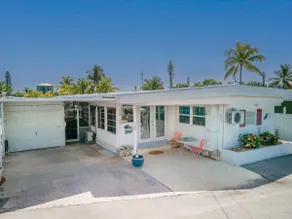 Captain's Quarters 3bed/2bath mobile home with doc - Image 2