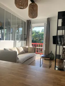 REFURBISHED APARTMENT, IDEALLY LOCATED - Image 2
