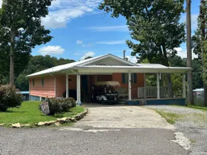 Lake House - 3 Bedroom Lake Front Rental Home! - Image 2