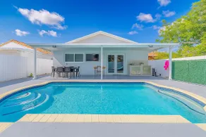 Encanto Family, cozy patio & pool, near to everything - Image 2