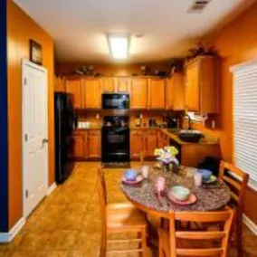 4 - Bed home with Cali King Bed, 12 mins to DTWN - Image 4