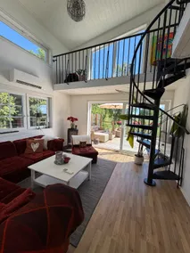 House with panoramic views - Image 2