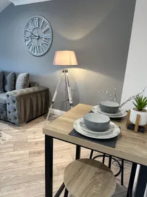 2 Bed Ensuite Flat, Private Parking, WiFi, Sky TV - Image 4