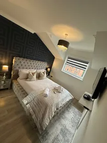 2 Bed Ensuite Flat, Private Parking, WiFi, Sky TV - Image 2
