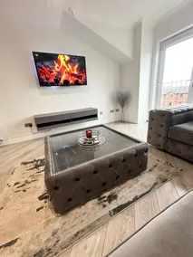 2 Bed Ensuite Flat, Private Parking, WiFi, Sky TV - Image 3