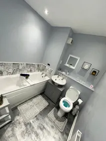 2 Bed Ensuite Flat, Private Parking, WiFi, Sky TV - Image 5
