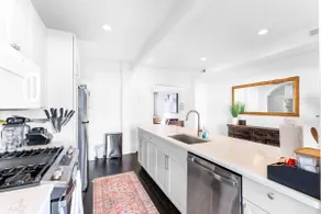 ☀️Modern Bright Townhome | Remodeled | Free Parking - Image 2