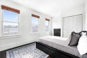 ☀️Modern Bright Townhome | Remodeled | Free Parking - Image 3