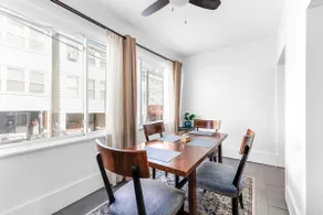☀️Modern Bright Townhome | Remodeled | Free Parking - Image 4