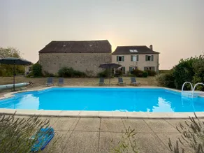 Charming air-conditioned house with terrace and pool - Image 2
