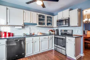 Adorable home steps from Navy stadium! - Image 4