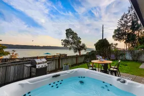 The Horizon on Hood Canal – Waterfront w/ Hot Tub - Image 4