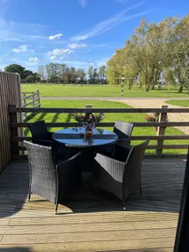 Drift lodge is a renovated cosy cabin with hot tub - Image 2