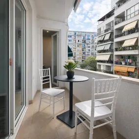Chic Serenity Modern 1BR Oasis in Astir - Image 4