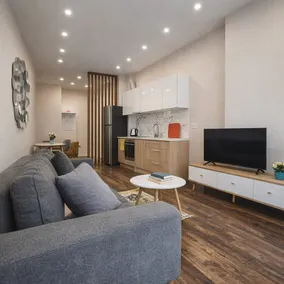 Chic Serenity Modern 1BR Oasis in Astir - Image 2