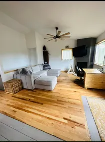 Modern 2 bedroom cabin with indoor fireplace - Image 4