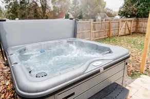 MJ: Hot Tub: Fenced yard: 7 mins to skihill - Image 4