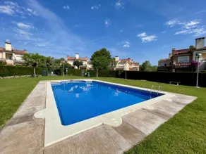 A nice townhouse with a private garden - Image 2