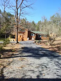 Relaxing Cabin by a Pond - Image 2
