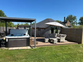 Wooden Roundhouse with Hot Tub (Bee) - Image 3