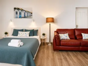 Delightful studio apartment in downtown Keszthely - Image 2