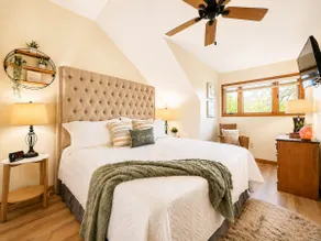 Cute & Cozy King Suite Villa ~ Near Golf, Trails, Spa - Image 2