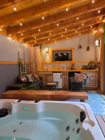 Unique Cozy Cabin Retreat Hot Tub King Bed Private - Image 3