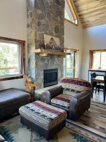 Cozy Cabin with Mountain Views - Image 2